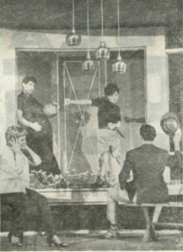 Αρχείο:Gynaikesprotimounsklirous64b.jpg